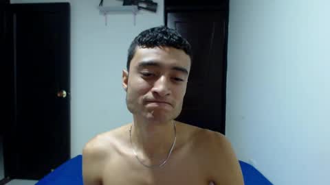 Snapshot of camiloyw2 chatting on April 16, 4:02 am CAMILO online show from April 16, 4:02 am