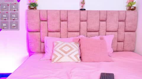 camiluxe online show from January 8, 8:44 pm