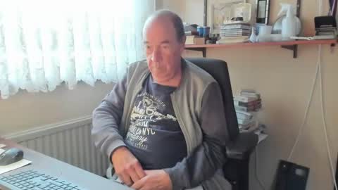 Snapshot of cammee chatting on December 2, 9:56 am Cammee online show from December 2, 9:56 am