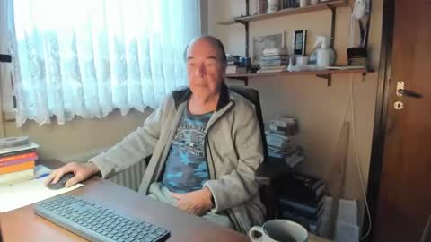 Snapshot of cammee chatting on December 25, 8:07 am Cammee online show from December 25, 8:07 am