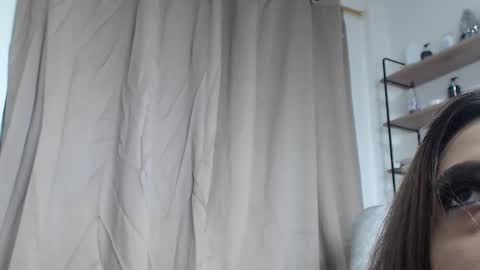 Cammi osoriioo online show from December 2, 6:20 am