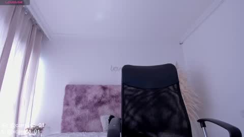 Snapshot of cammile_cole chatting on January 7, 5:31 pm Laura Camila online show from January 7, 5:31 pm