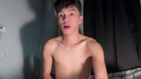 Snapshot of camwithethan chatting on December 4, 2:59 pm Ethan online show from December 4, 2:59 pm