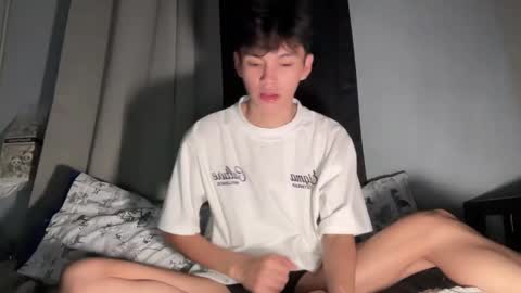 Snapshot of camwithethan chatting on January 8, 9:33 am Ethan online show from January 8, 9:33 am