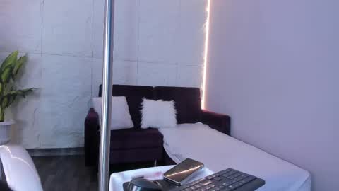 Snapshot of camyfoxx chatting on October 1, 11:49 am Camy online show from October 1, 11:49 am