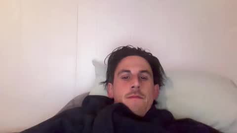 Snapshot of canadianboy204 chatting on April 8, 2:33 am canadianboy204 online show from April 8, 2:33 am
