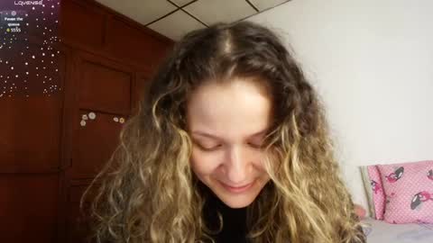 Snapshot of candase_ chatting on June 6, 1:32 am Candase online show from June 6, 1:32 am