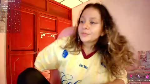 Snapshot of candase_ chatting on June 25, 2:55 am Candase online show from June 25, 2:55 am
