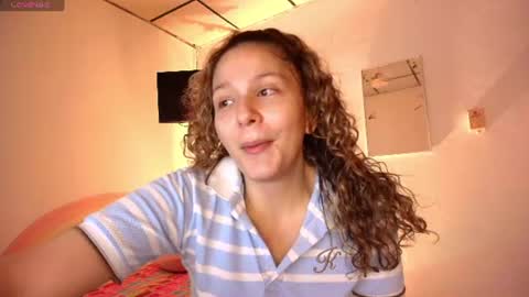 Snapshot of candase_ chatting on August 1, 6:29 pm Candase online show from August 1, 6:29 pm