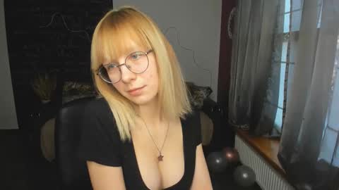Snapshot of candicahoney chatting on February 27, 12:49 pm candicahoney online show from February 27, 12:49 pm