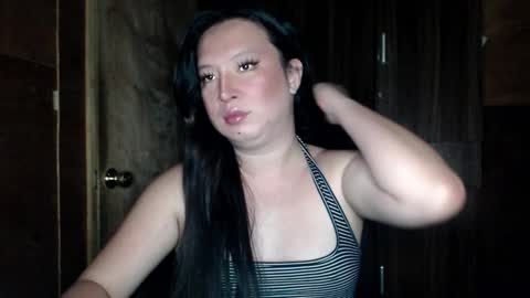 Snapshot of candiiice18 chatting on March 13, 10:33 am candiiice18 online show from March 13, 10:33 am