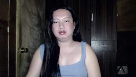 Snapshot of candiiice18 chatting on March 27, 6:41 am candiiice18 online show from March 27, 6:41 am