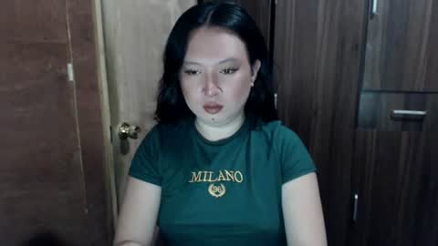 Snapshot of candiiice18 chatting on June 18, 6:24 am candiiice18 online show from June 18, 6:24 am