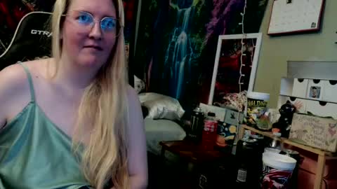 Candi online show from July 14, 1:30 am