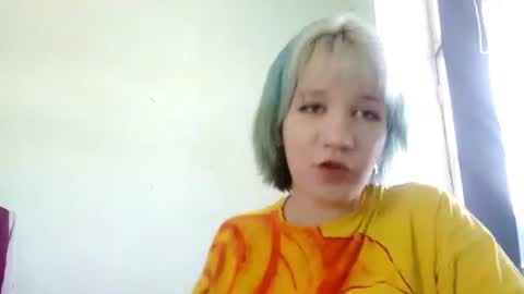 Snapshot of candiswirtanen chatting on June 9, 8:48 am Sia online show from June 9, 8:48 am