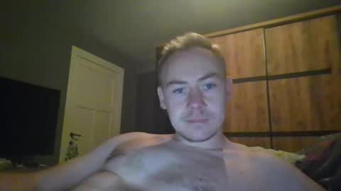 Snapshot of candy_boy_xoxo chatting on November 19, 5:35 pm candy_boy_xoxo online show from November 19, 5:35 pm