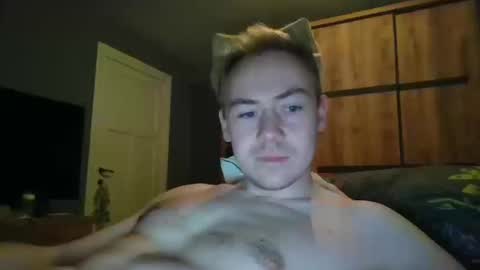 Snapshot of candy_boy_xoxo chatting on March 11, 4:35 pm candy_boy_xoxo online show from March 11, 4:35 pm