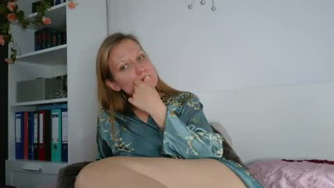 Snapshot of candy_cougar82 chatting on July 20, 7:44 am Candy Cougar online show from July 20, 7:44 am