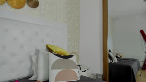 Snapshot of candy_eyes_ chatting on June 5, 6:52 am candy eyes online show from June 5, 6:52 am