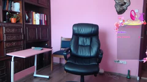 Snapshot of candy_hellenx chatting on June 13, 6:44 am candy_hellenx online show from June 13, 6:44 am
