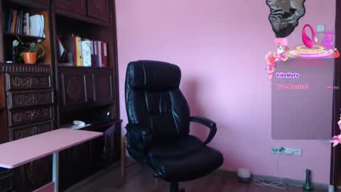 Snapshot of candy_hellenx chatting on June 15, 7:43 am candy_hellenx online show from June 15, 7:43 am
