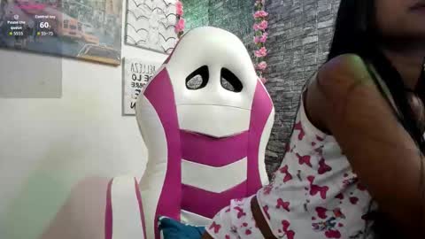 Snapshot of candy_kiss__ chatting on November 5, 9:48 pm candy_kiss__ online show from November 5, 9:48 pm