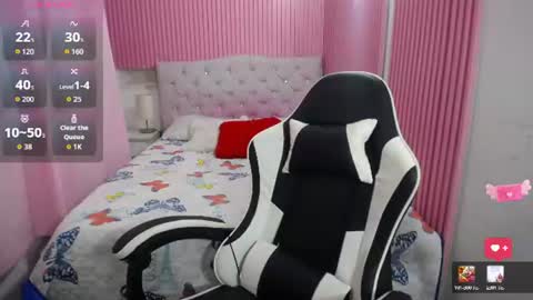 Snapshot of candy_princess18 chatting on July 15, 2:33 pm candy_princess18 online show from July 15, 2:33 pm