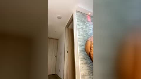 Snapshot of candy_queen81 chatting on June 14, 10:17 am candy_queen81 online show from June 14, 10:17 am
