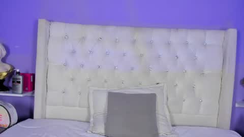 Snapshot of candy_queens__ chatting on July 1, 7:35 pm Candy online show from July 1, 7:35 pm