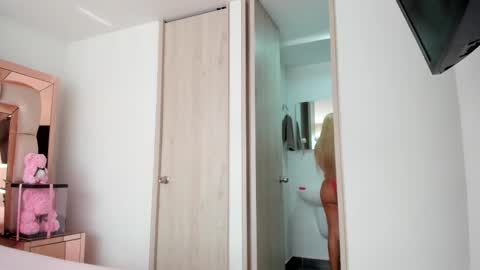 Snapshot of candy_sam28 chatting on October 13, 8:20 pm samantha online show from October 13, 8:20 pm