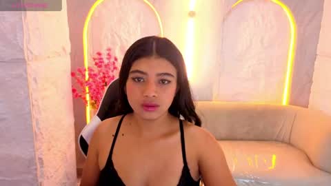 Snapshot of candy_tx_ chatting on April 16, 3:02 pm Online 7300 to 1400 online show from April 16, 3:02 pm