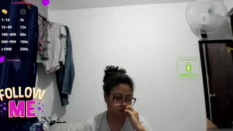 Snapshot of candy_val chatting on May 6, 5:57 am candy_val online show from May 6, 5:57 am