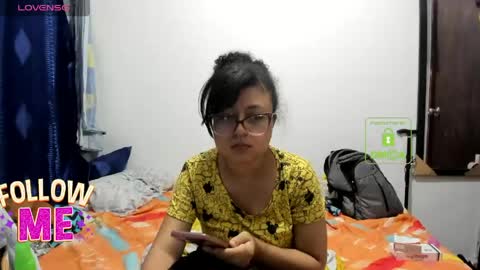 Snapshot of candy_val chatting on May 16, 6:43 am candy_val online show from May 16, 6:43 am