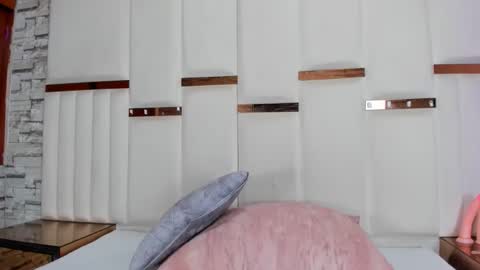 candyandsteven online show from April 10, 3:56 am