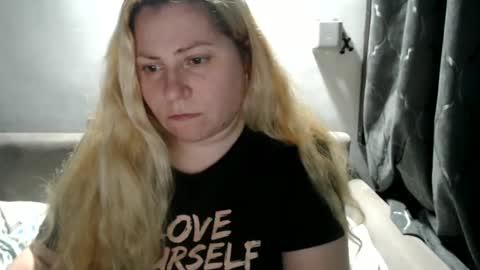 Snapshot of candycream74 chatting on February 16, 9:38 pm Laura online show from February 16, 9:38 pm