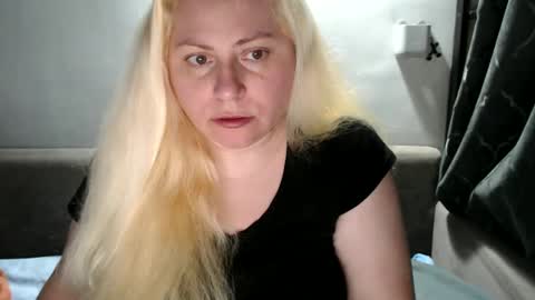 Snapshot of candycream74 chatting on March 10, 5:29 pm Laura online show from March 10, 5:29 pm