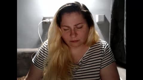 Snapshot of candycream74 chatting on September 18, 7:38 pm Laura online show from September 18, 7:38 pm