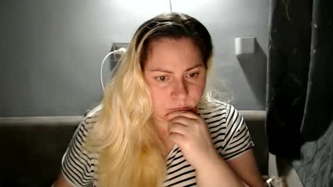 Snapshot of candycream74 chatting on September 19, 7:25 pm Laura online show from September 19, 7:25 pm