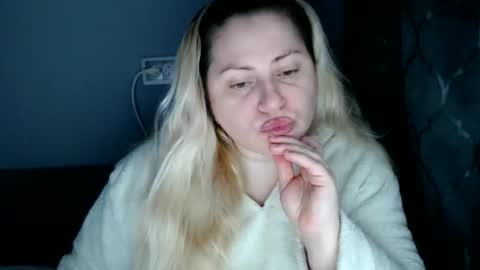 Snapshot of candycream74 chatting on October 10, 8:57 am Laura online show from October 10, 8:57 am