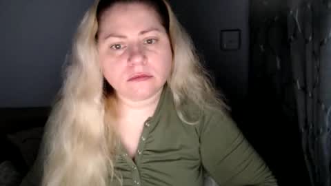 Snapshot of candycream74 chatting on November 9, 12:47 pm Laura online show from November 9, 12:47 pm