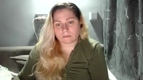 Snapshot of candycream74 chatting on November 13, 5:23 pm Laura online show from November 13, 5:23 pm