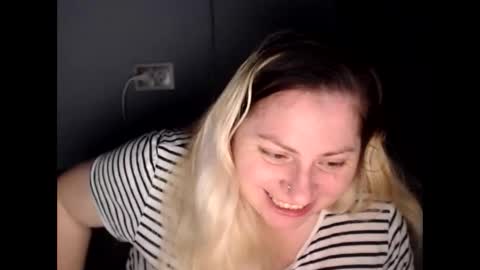 Snapshot of candycream74 chatting on November 28, 1:14 pm Laura online show from November 28, 1:14 pm