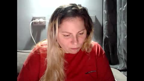 Snapshot of candycream74 chatting on December 13, 8:36 pm Laura online show from December 13, 8:36 pm