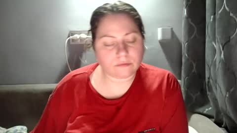 Snapshot of candycream74 chatting on December 18, 6:25 pm Laura online show from December 18, 6:25 pm