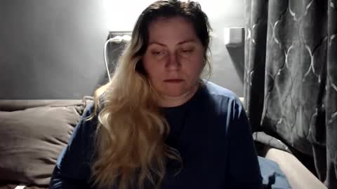 Laura online show from February 11, 9:53 pm