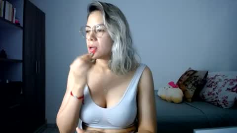 Snapshot of candydowson1 chatting on July 2, 9:37 am Candy Dowson online show from July 2, 9:37 am