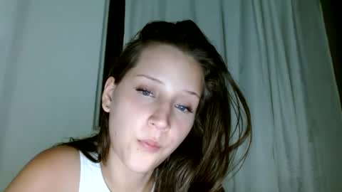 Snapshot of candygirlsweett chatting on February 6, 12:22 am CandySweetGril online show from February 6, 12:22 am