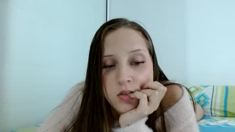 Snapshot of candygirlsweett chatting on October 11, 9:46 pm CandySweetGril online show from October 11, 9:46 pm