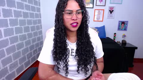 Karen online show from December 11, 3:45 am