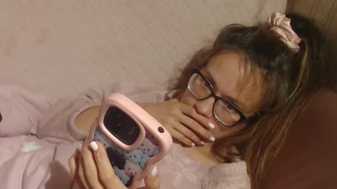 Snapshot of candylady13 chatting on October 24, 9:22 pm say meow and send tips online show from October 24, 9:22 pm